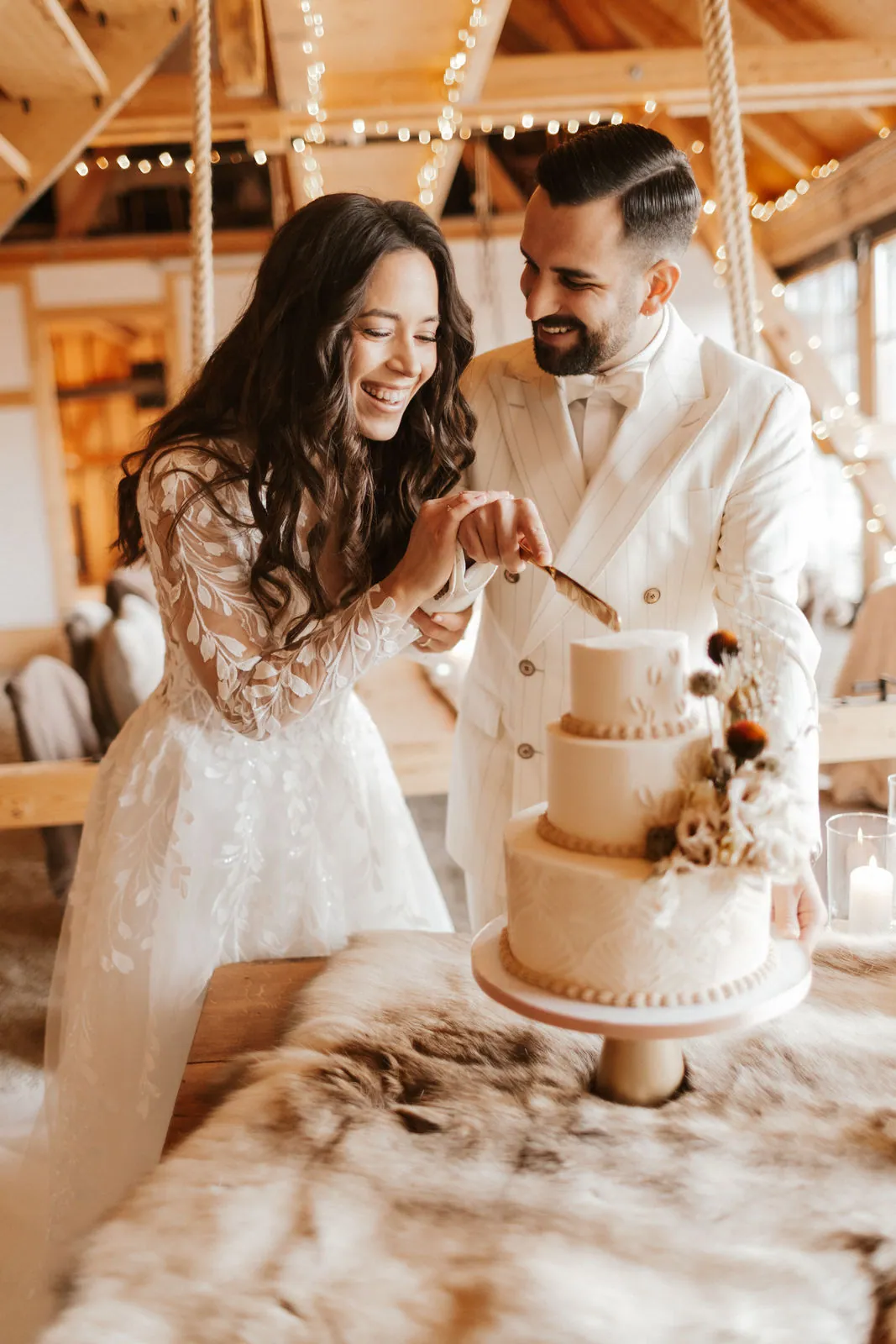 Tortenanschnitt Hochzeitstorte Scheunenhochzeit - Hochzeit Location im Harz